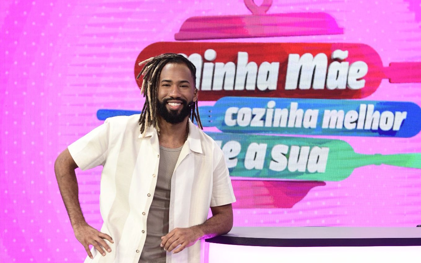 Globo invite un chef né et élevé dans la favela à devenir une star de télé-réalité · Journal télévisé