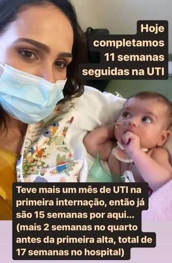 Leticia Cazarré segurando a filha caçula, Maria Guilhermina, no colo