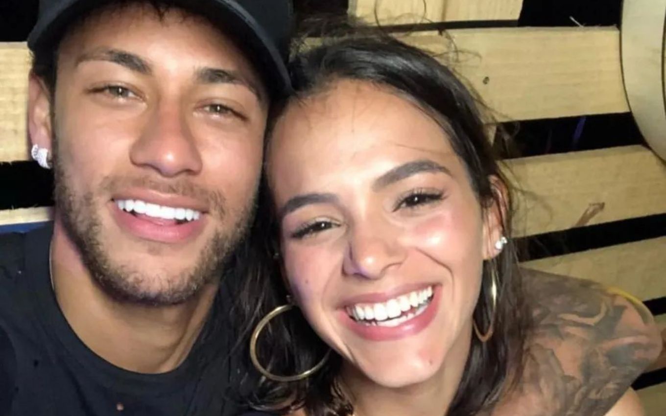 Neymar e Bruna Marquezine abraçados