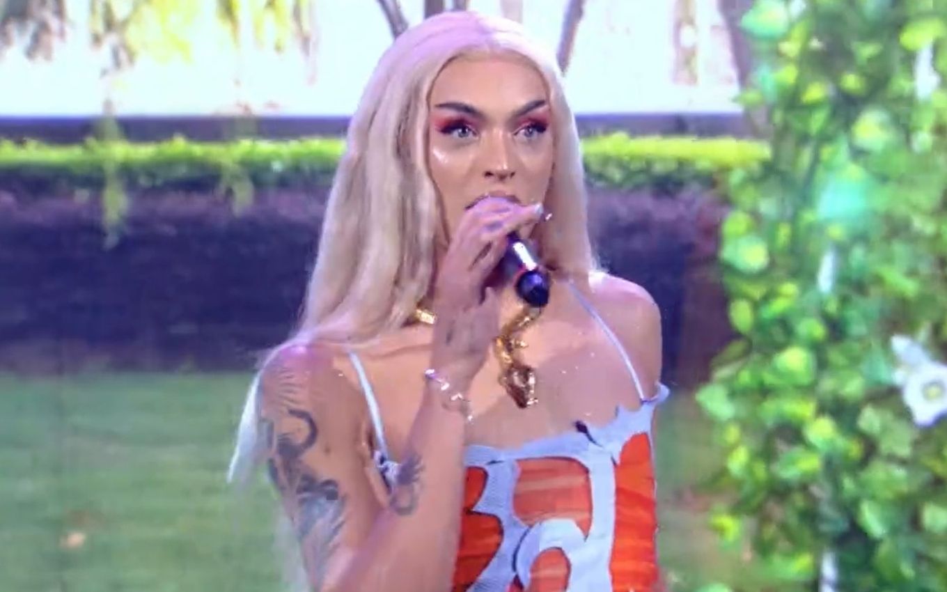 Repórter da Globo faz alerta para criticar música de Pabllo Vittar -  05/02/2018 - UOL TV e Famosos