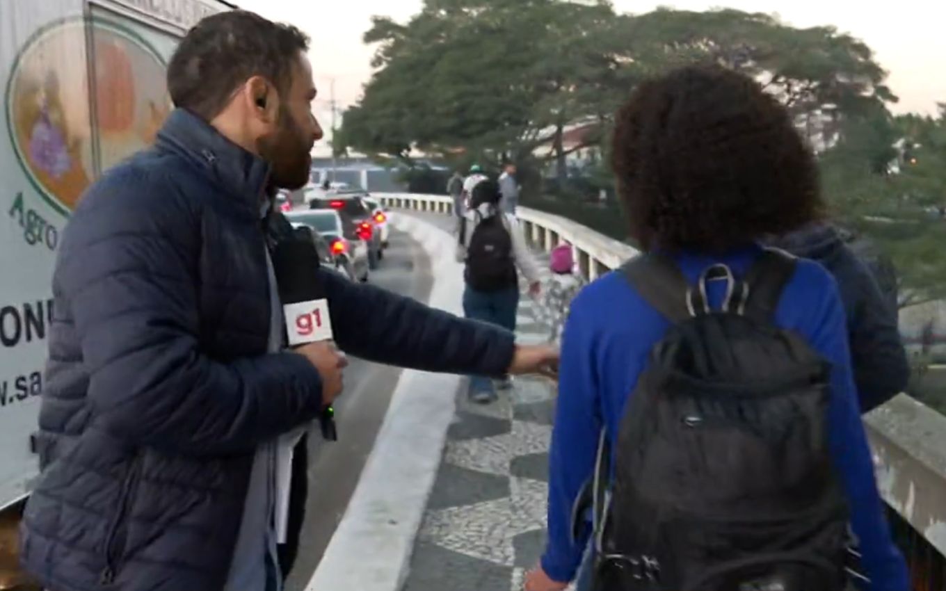 Rômulo D'avila tenta falar com pedestre
