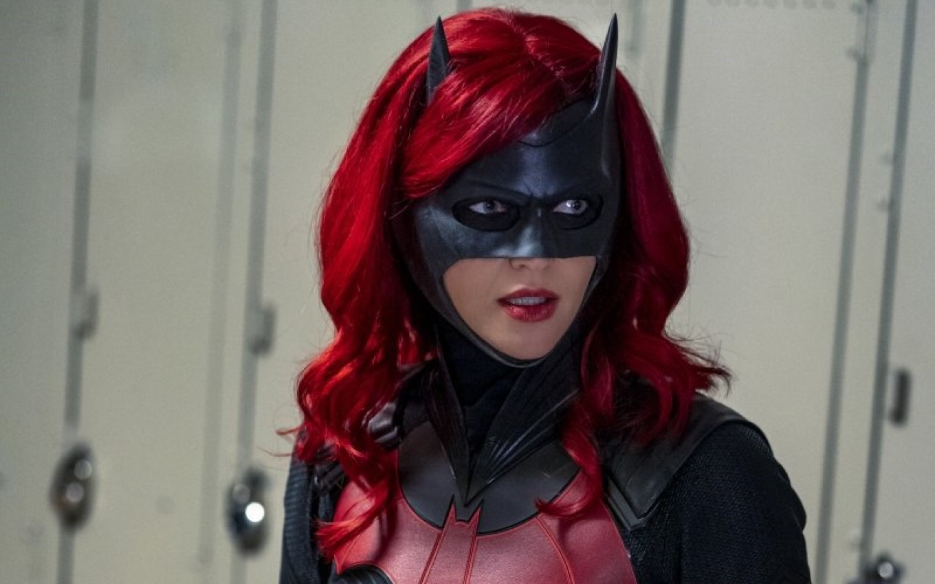 Batwoman  Ruby Rose denuncia abusos e morte de dublês no set