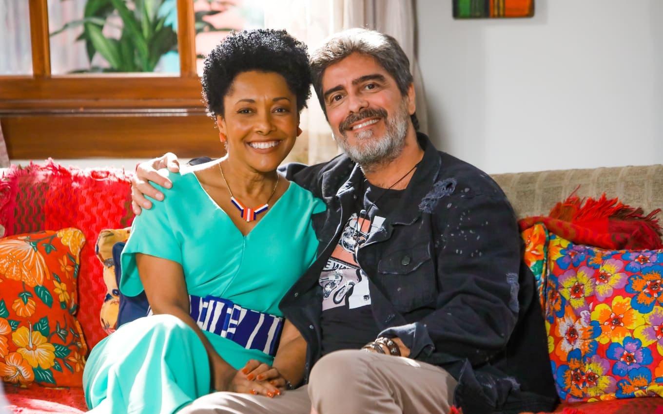 Helô (Elina de Souza) e Renato (Junno Andrade) em Poliana Moça