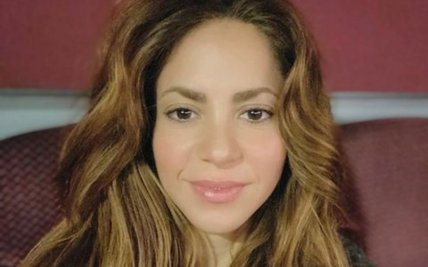 Shakira diz que o pai tá a beira da morte por ter ido consolar ela na  separação - Celebridades - BCharts Fórum