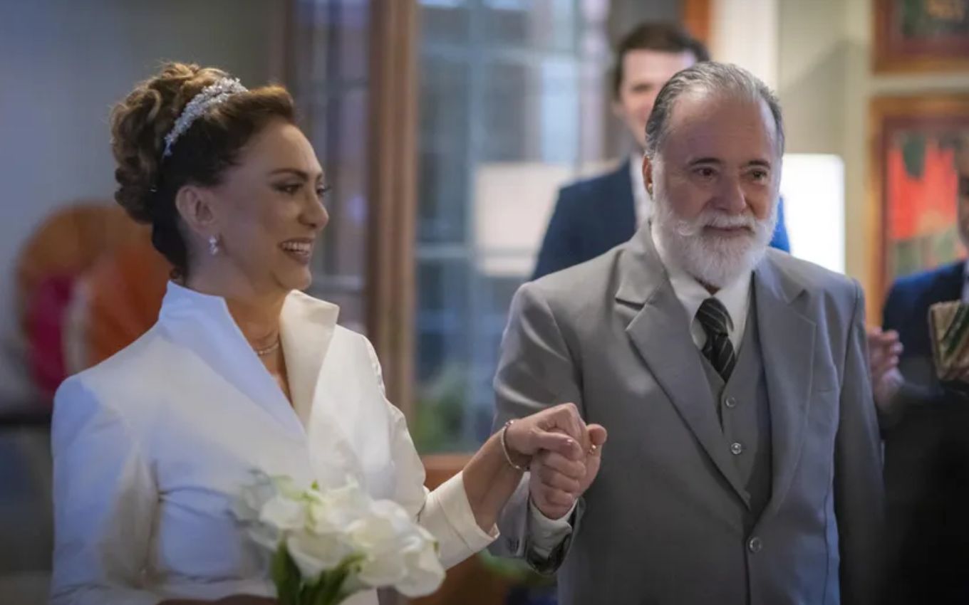 Eliane Giardini e Tony Ramos vestidos de noivos