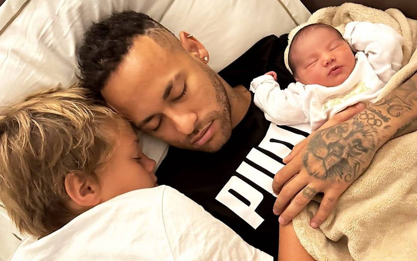 Neymar com os filhos, Davi e Mavie