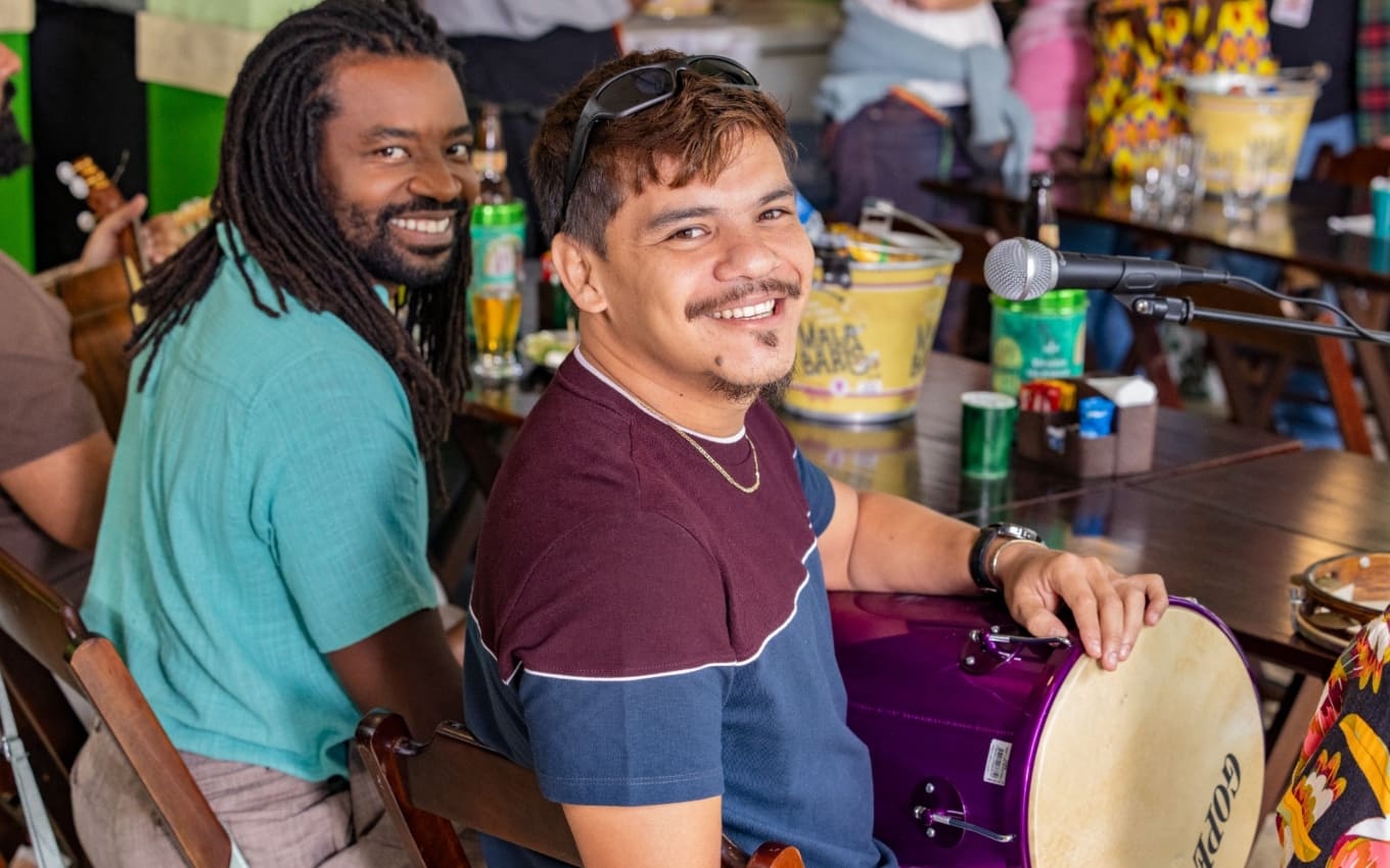 Jão (Fabricio Boliveira) e Sidney (Adanilo Reis) em Volta por Cima