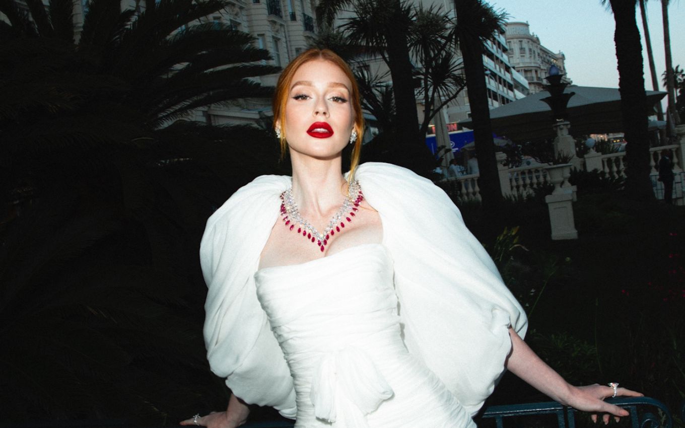 En Cannes, Marina Rui Barbosa luce finas joyas tachonadas de rubíes y diamantes.  · Noticiero