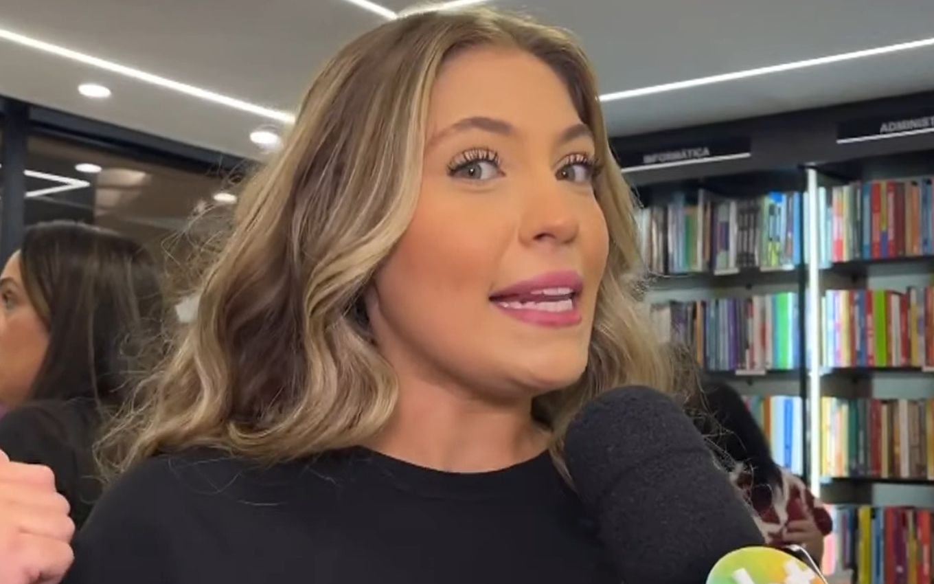 Foto de Mayara Mattar durante entrevista 